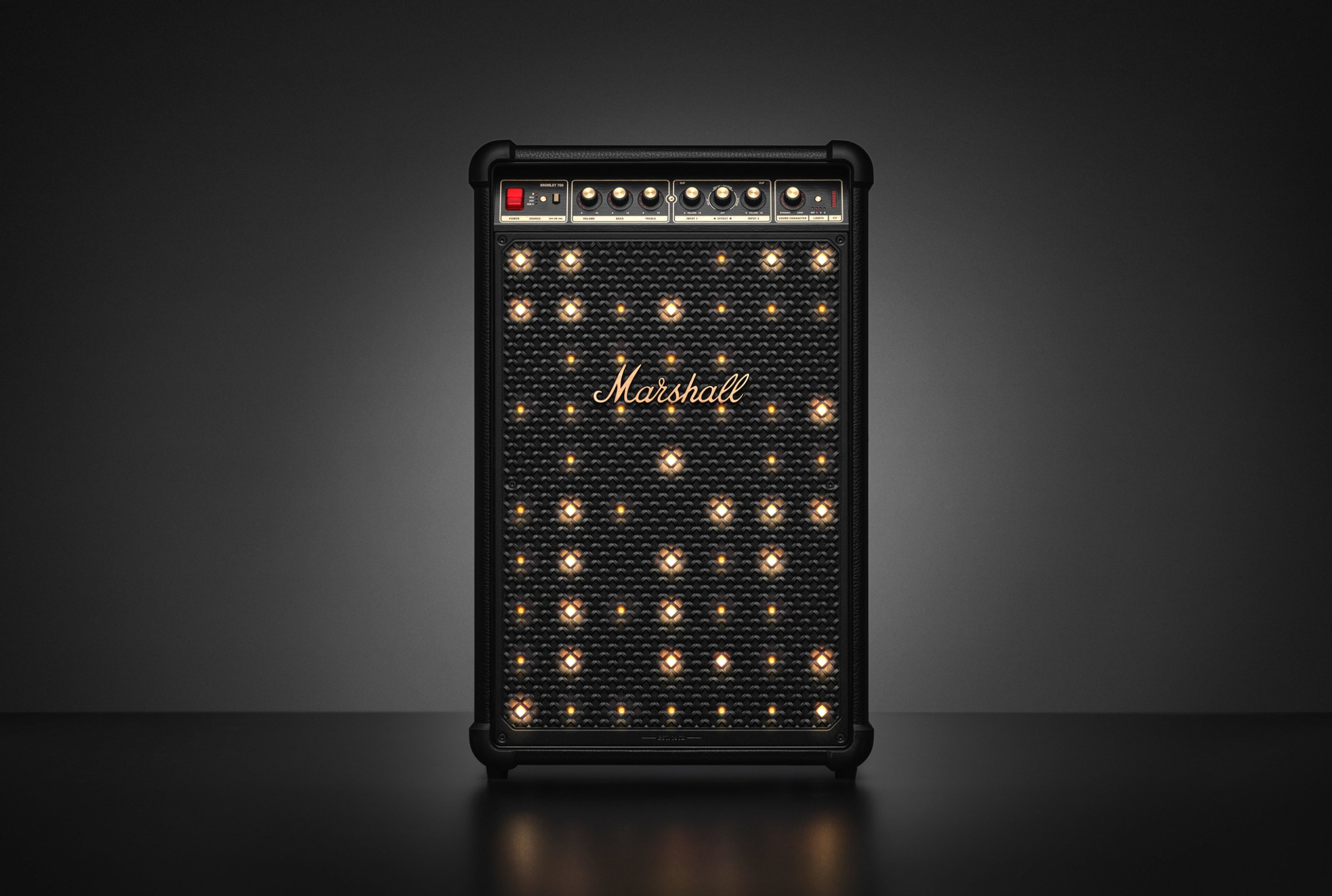 Marshall apresenta Bromley 750, primeiro alto-falante Bluetooth para festas com LEDs ocultos - Imagem do artigo original