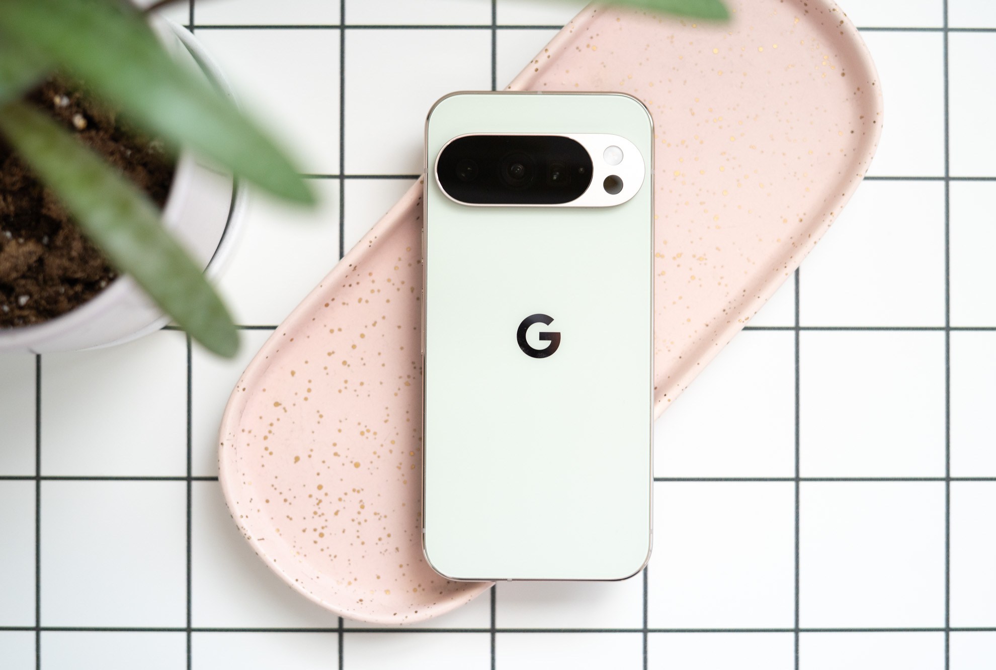 Google Pixel 10 Pro chega por US$ 999 com chip Tensor G5, recarga Qi2 e novos recursos de IA - Imagem do artigo original