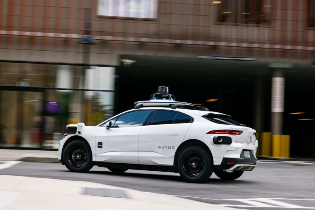 Waymo recebe permissão para testar carros autônomos em Nova York