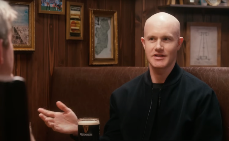 CEO da Coinbase diz ter demitido engenheiros que se recusaram a testar ferramentas de IA