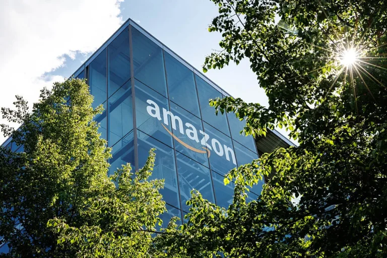 Chefe do Amazon AGI Labs defende modelo de “reverse acquihire”