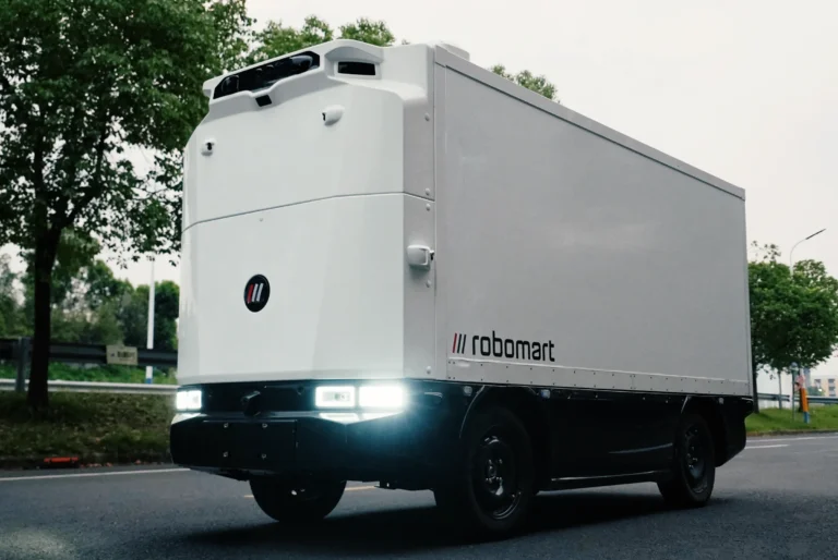 Robomart apresenta veículo autônomo com 10 lockers para entregas de mercado sob demanda