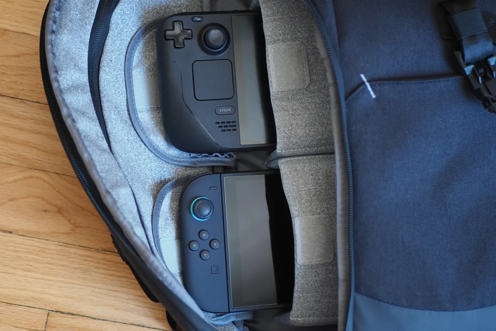 Mochila Vortex 1.0 da CRKD chega por US$ 99,99 com compartimentos para consoles portáteis