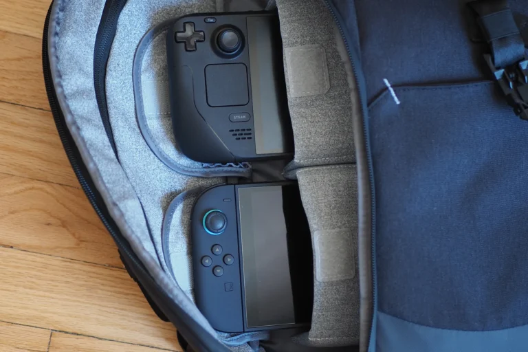 Mochila Vortex 1.0 da CRKD chega por US$ 99,99 com compartimentos para consoles portáteis