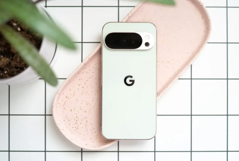Google Pixel 10 Pro chega por US$ 999 com chip Tensor G5, recarga Qi2 e novos recursos de IA
