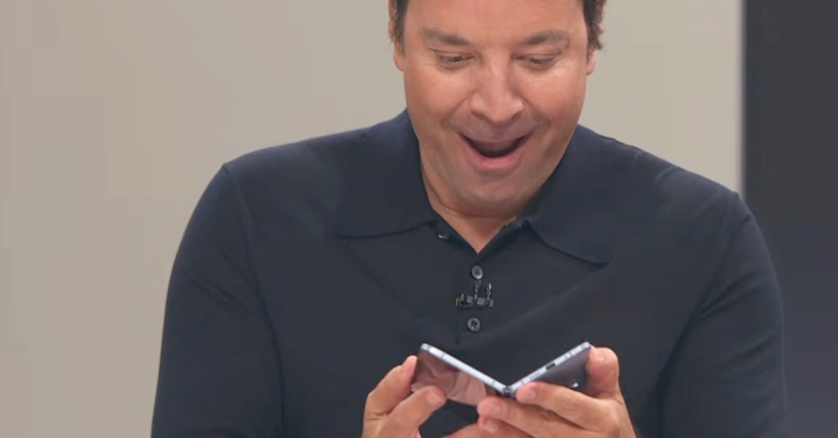 Imagem destacada - Made by Google 2025 adota formato de talk-show com Jimmy Fallon para apresentar Pixel 10
