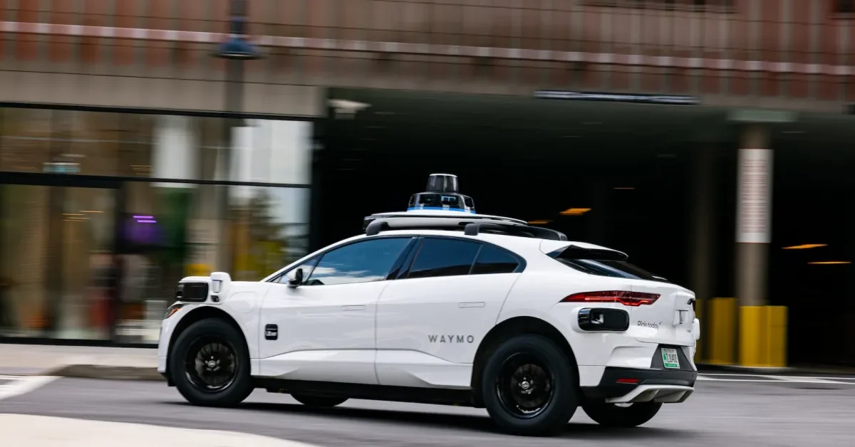 Imagem destacada - Waymo recebe permissão para testar carros autônomos em Nova York